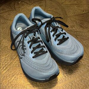 Men’s Topo Phantom 4 (Stone/Black) Athletic Sneakers- Size 9